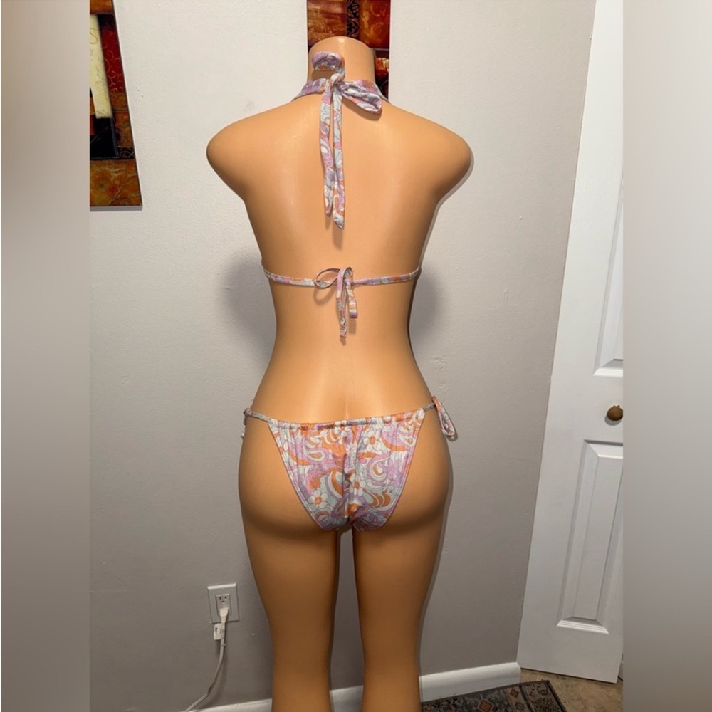 SOLD-Hollister bikini 2 piece size top XL, bottom M in excellent condition - Picture 6 of 9